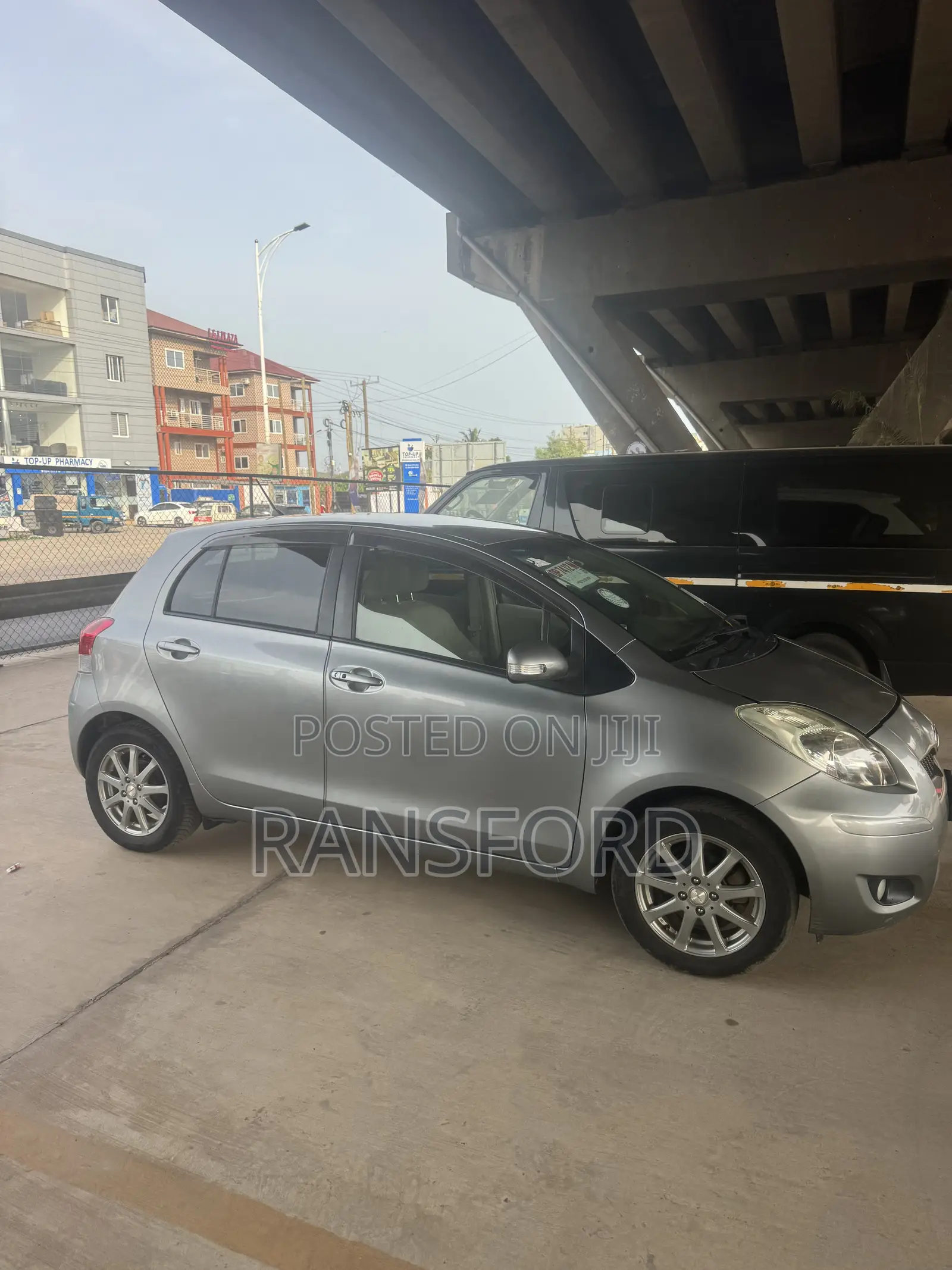 Toyota Vitz 1.3 AWD 5dr 2010 Gray