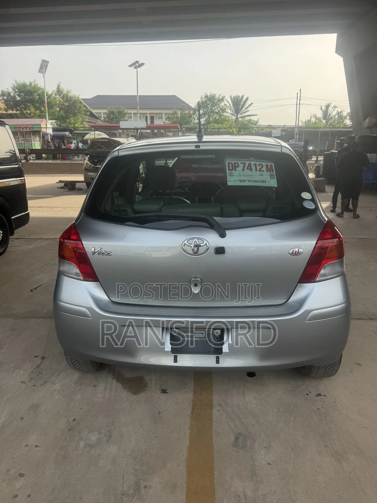 Toyota Vitz 1.3 AWD 5dr 2010 Gray