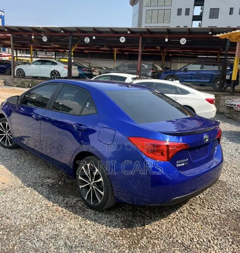 Toyota Corolla SE (1.8L 4cyl 6M) 2018 Blue