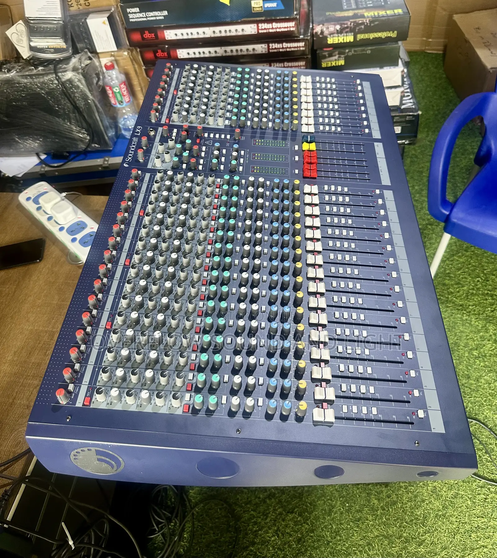 Soundcraft Lx9 24-Channel Analog Mixer