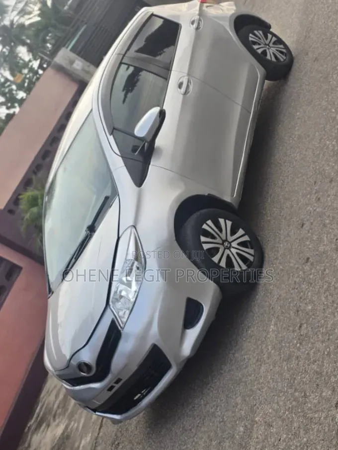 Toyota Vitz 2012 Gray