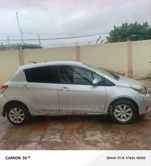 Toyota Vitz 2012 Silver