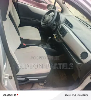 Toyota Vitz 2012 Silver