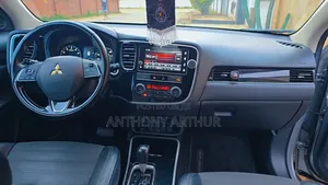 Mitsubishi Outlander 2019 Silver