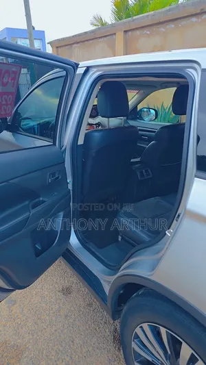 Mitsubishi Outlander 2019 Silver