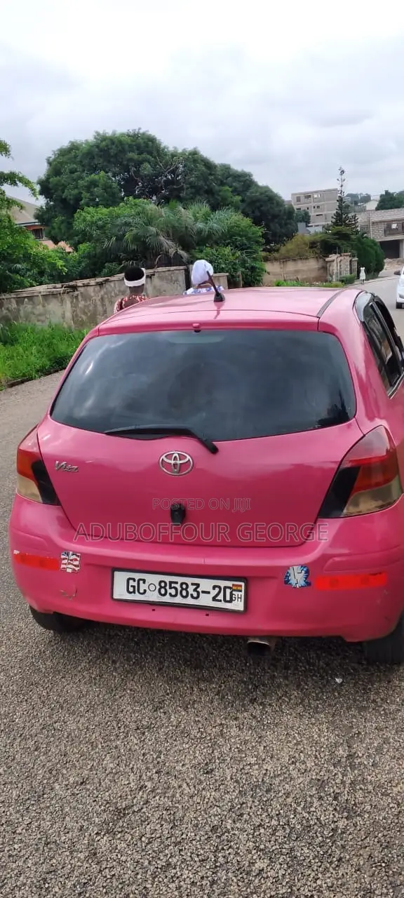Toyota Vitz 1.3 AWD 5dr 2010 Pink