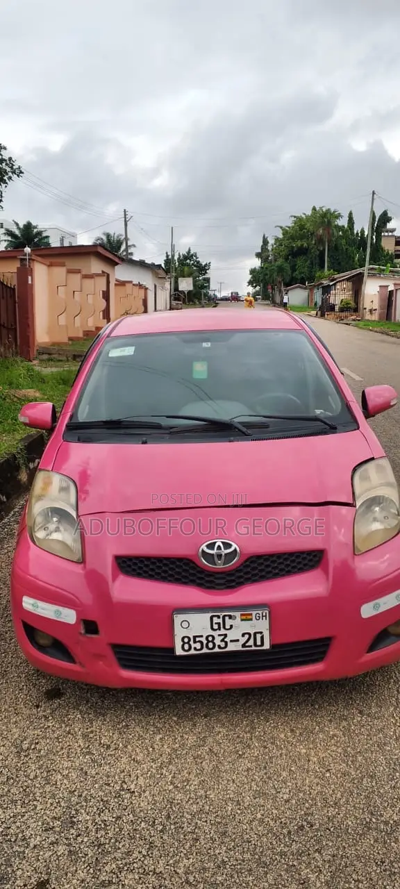 Toyota Vitz 1.3 AWD 5dr 2010 Pink