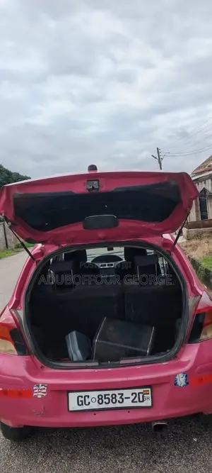 Toyota Vitz 1.3 AWD 5dr 2010 Pink