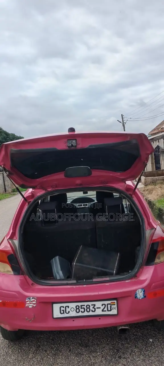 Toyota Vitz 1.3 AWD 5dr 2010 Pink