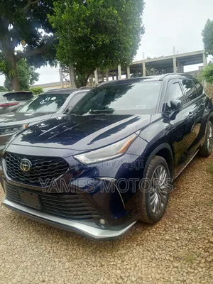 Toyota Highlander XSE 2022 Blue