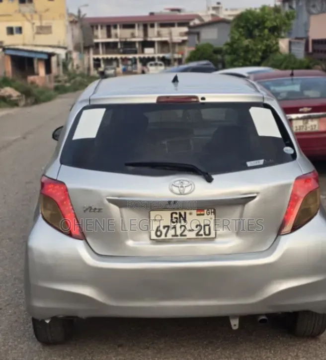 Toyota Vitz 2012 Gray