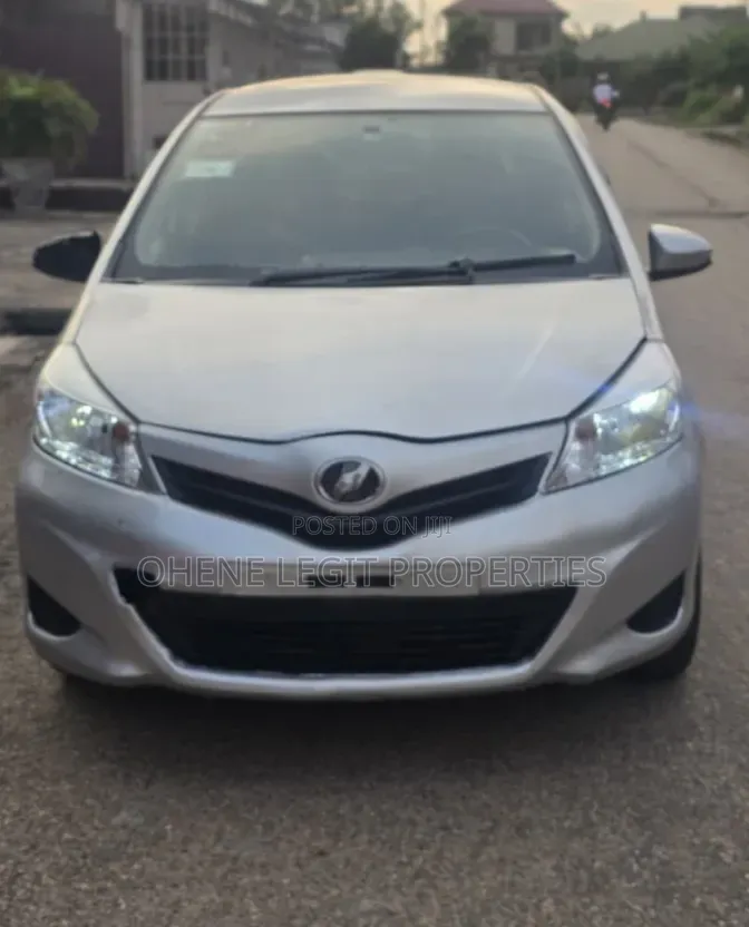 Toyota Vitz 2012 Gray