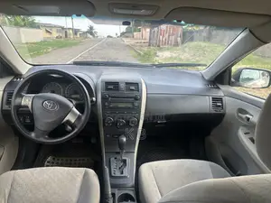 Toyota Corolla 2010 White