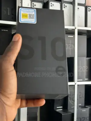 New Samsung Galaxy S10e 128 GB Black