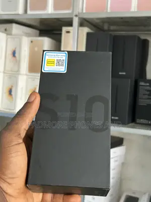 New Samsung Galaxy S10 128 GB Black