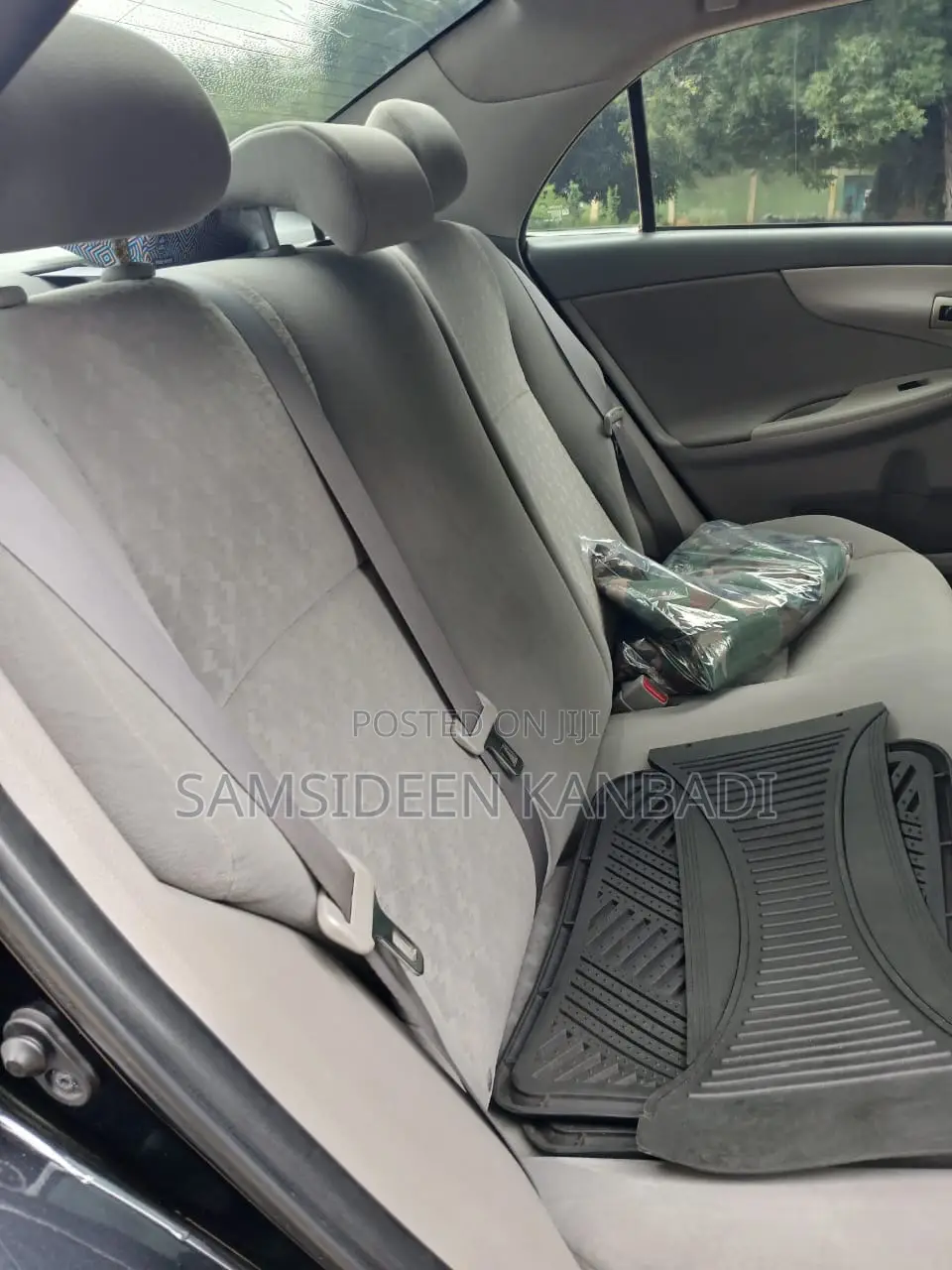 Toyota Corolla Base 4dr Sedan (1.8L 4cyl 5M) 2010 Black