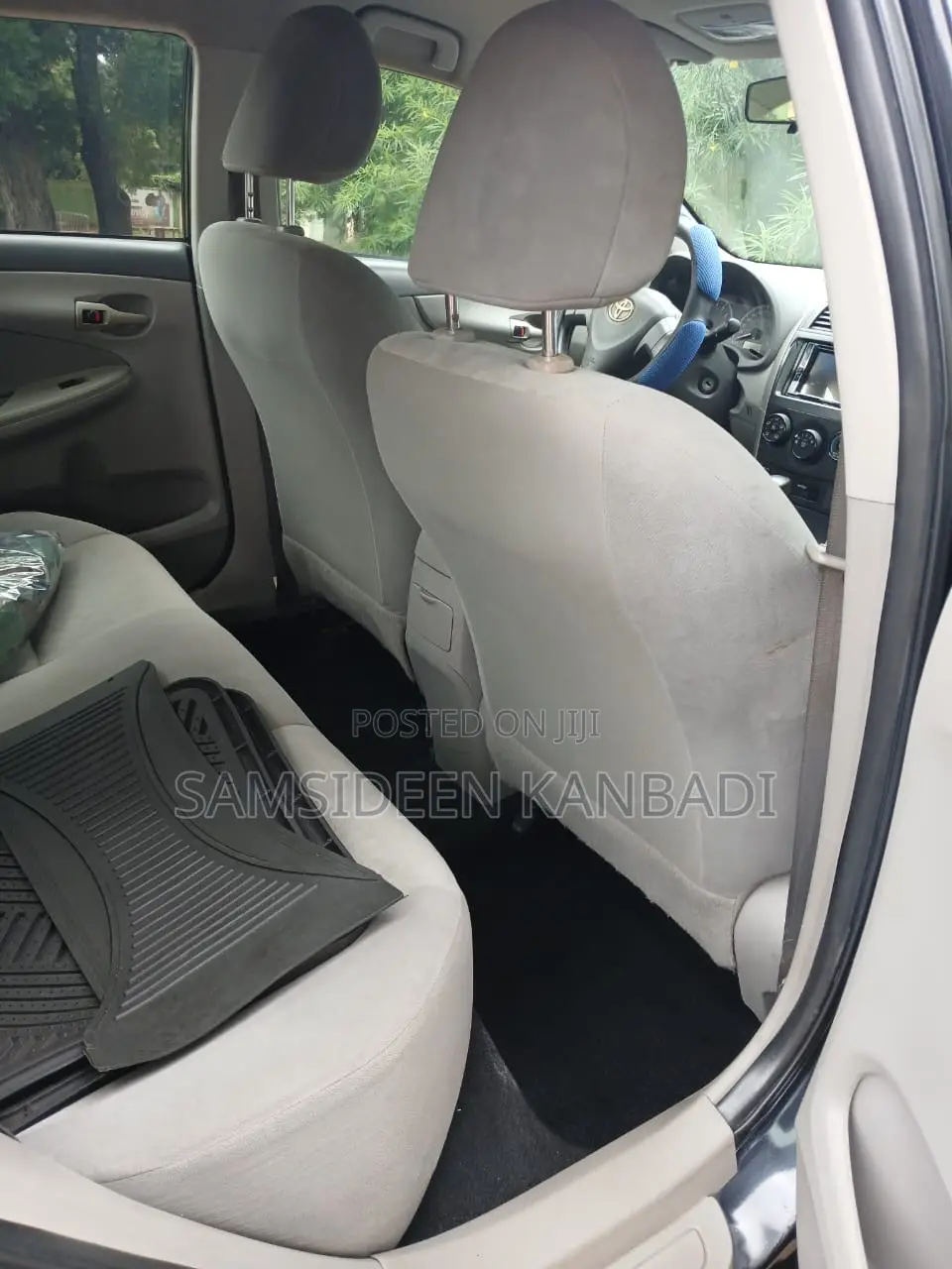 Toyota Corolla Base 4dr Sedan (1.8L 4cyl 5M) 2010 Black