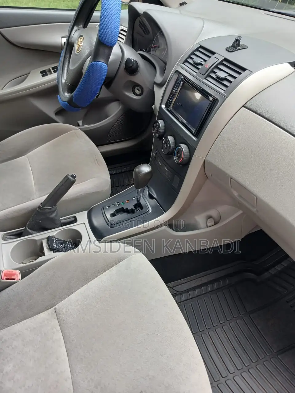 Toyota Corolla Base 4dr Sedan (1.8L 4cyl 5M) 2010 Black