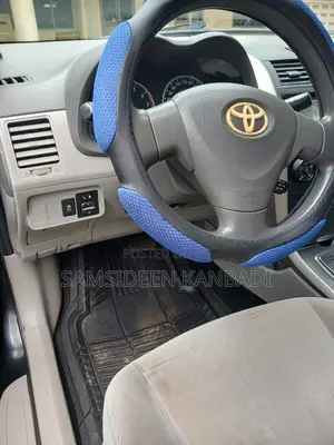 Toyota Corolla Base 4dr Sedan (1.8L 4cyl 5M) 2010 Black