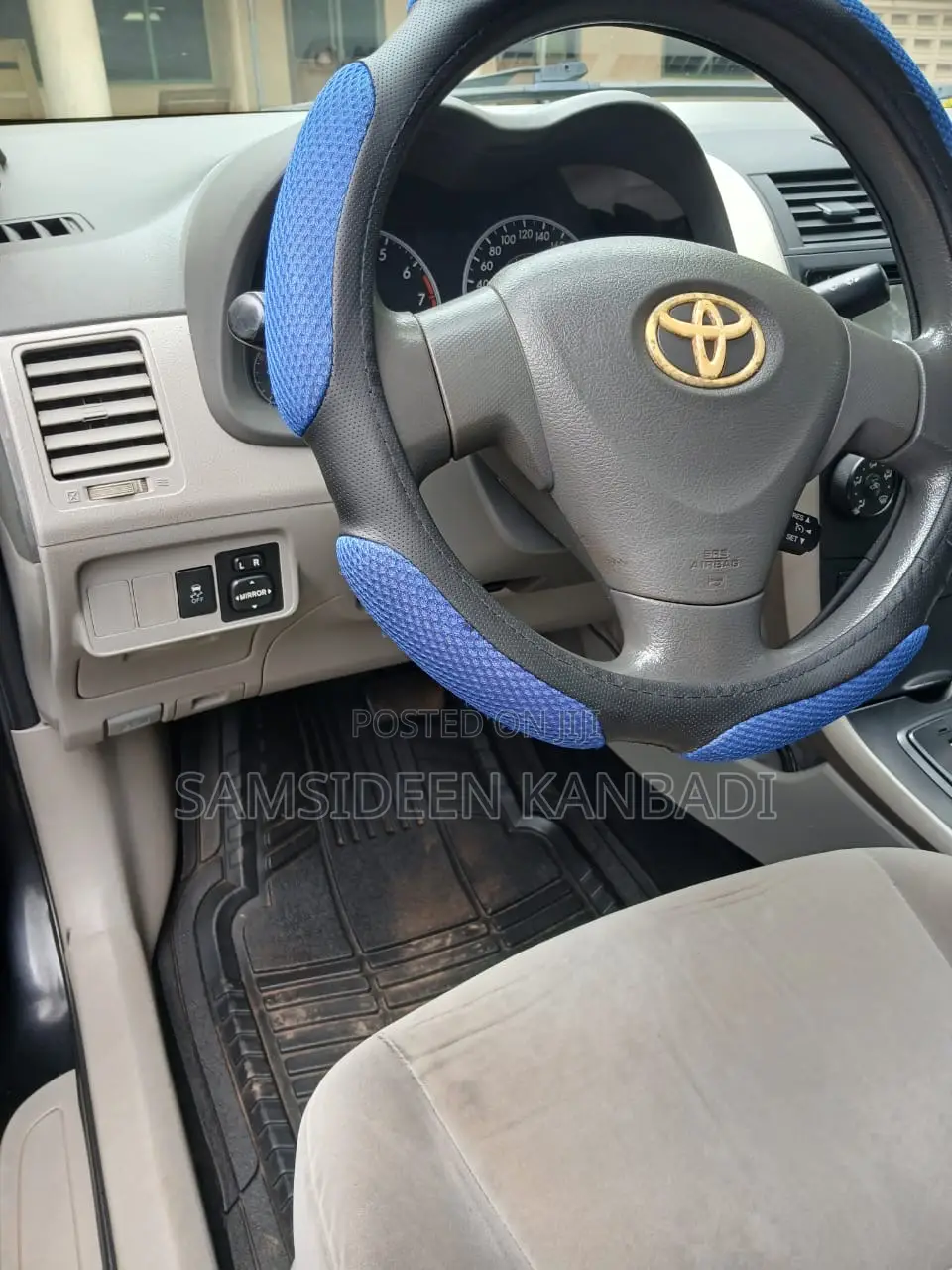 Toyota Corolla Base 4dr Sedan (1.8L 4cyl 5M) 2010 Black