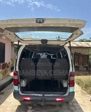Toyota HiAce 2007 Blue