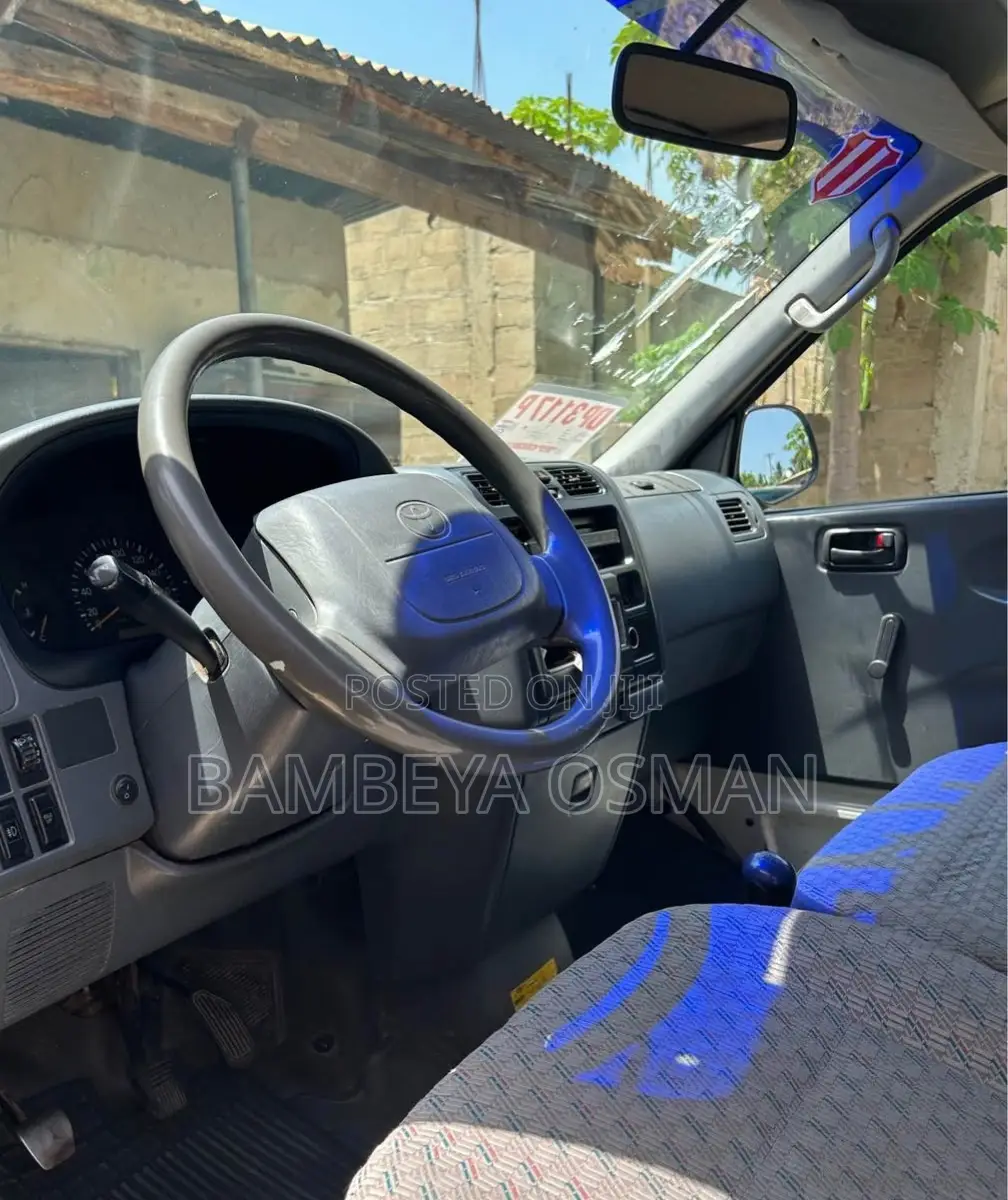 Toyota HiAce 2007 Blue