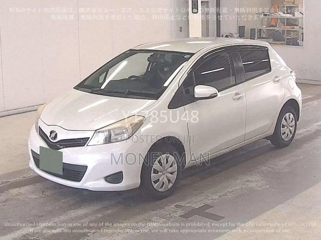 Toyota Vitz 2013 Off white