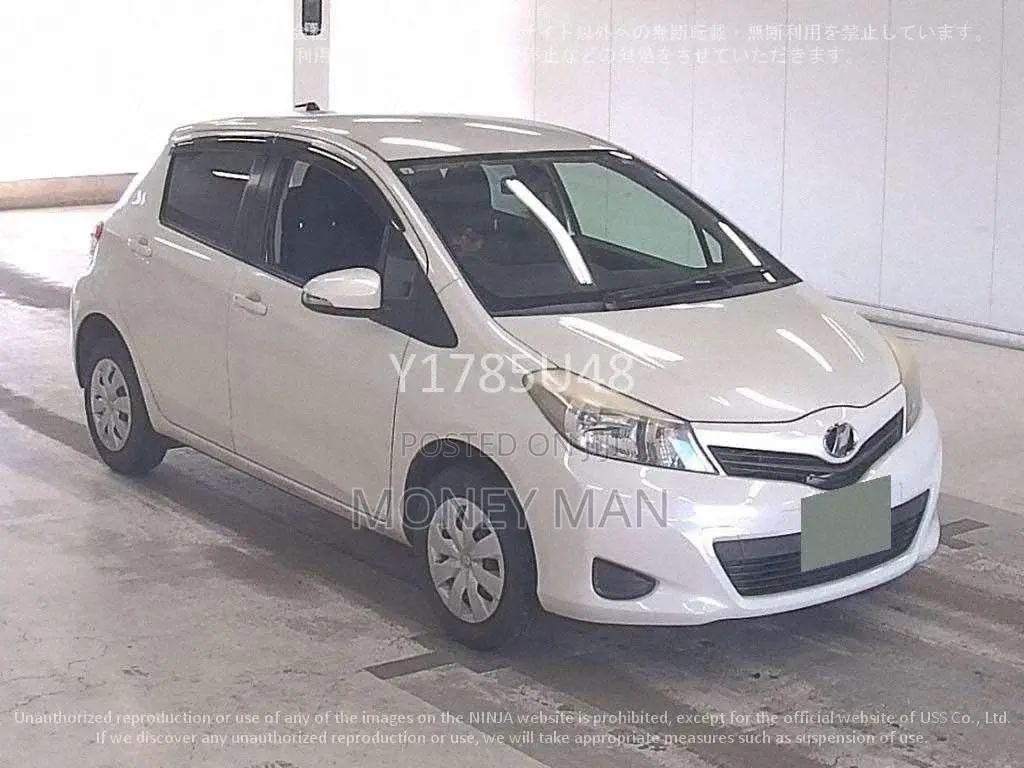 Toyota Vitz 2013 Off white
