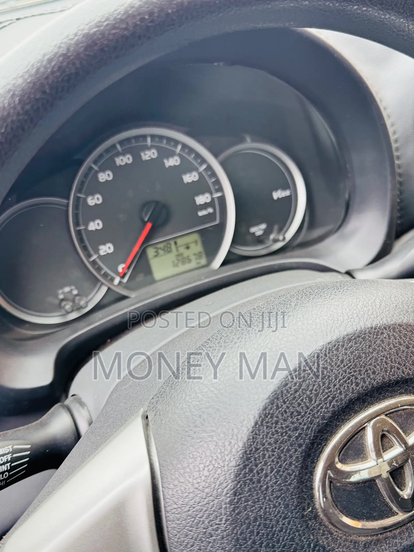 Toyota Vitz 2013 Off white