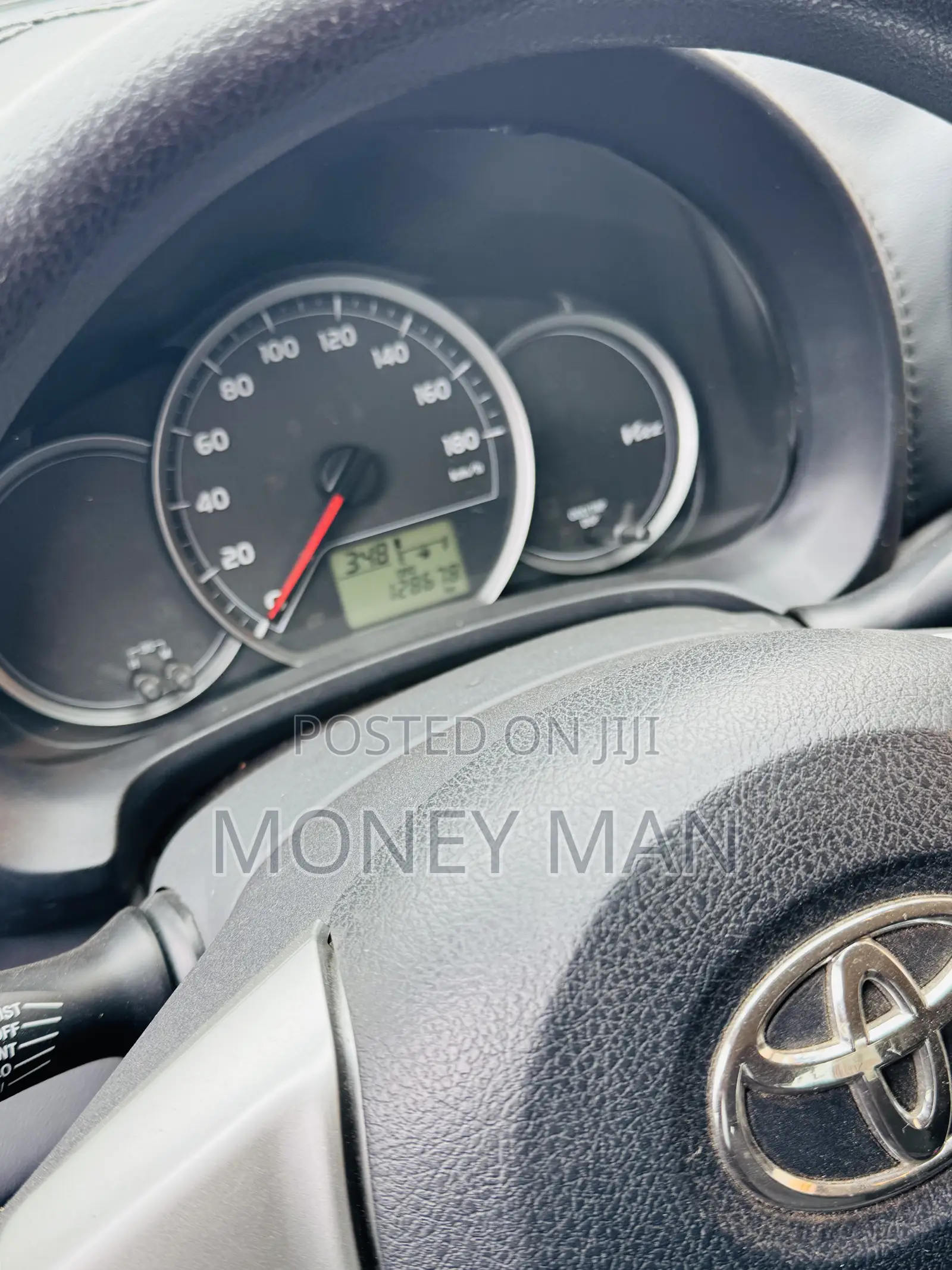 Toyota Vitz 2013 Off white