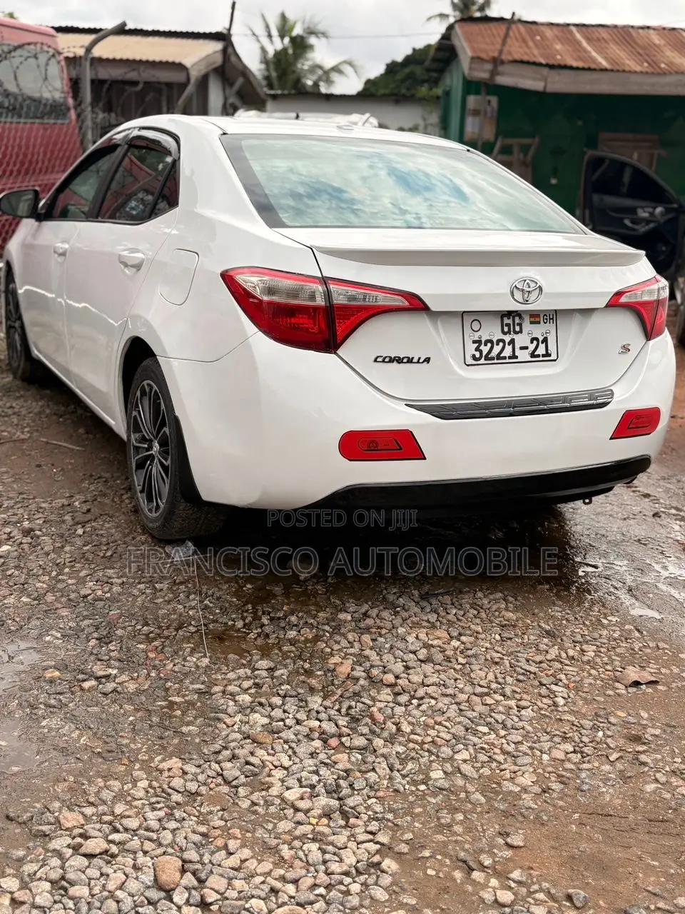 Toyota Corolla S 4dr Sedan (1.8L 4cyl CVT) 2015 White