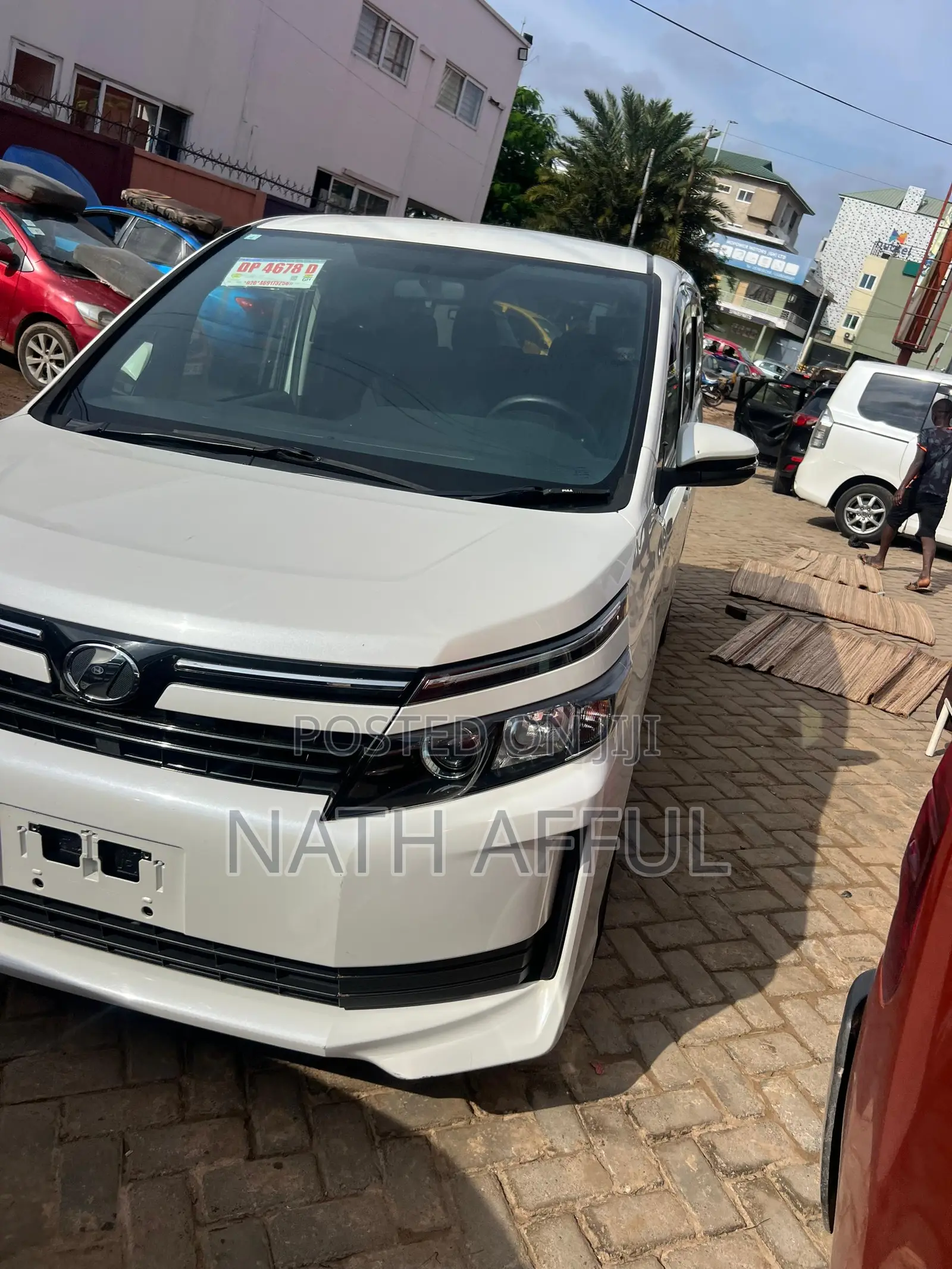 Toyota Voxy 2013 White
