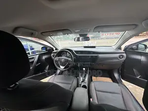 Toyota Corolla LE 4dr Sedan (1.8L 4cyl CVT) 2017 Pearl