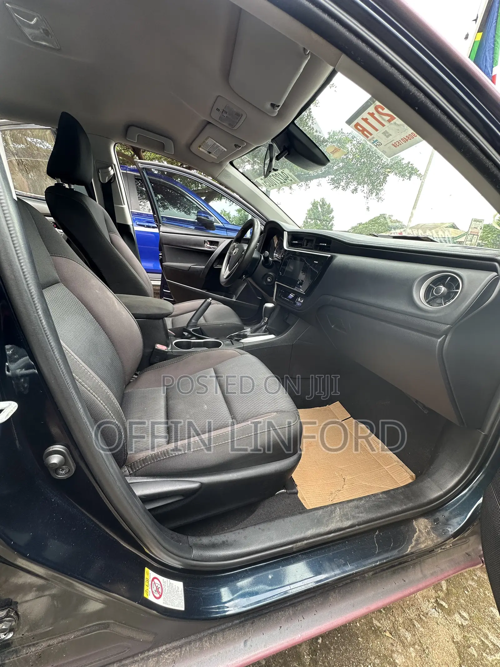 Toyota Corolla LE 4dr Sedan (1.8L 4cyl CVT) 2017 Pearl