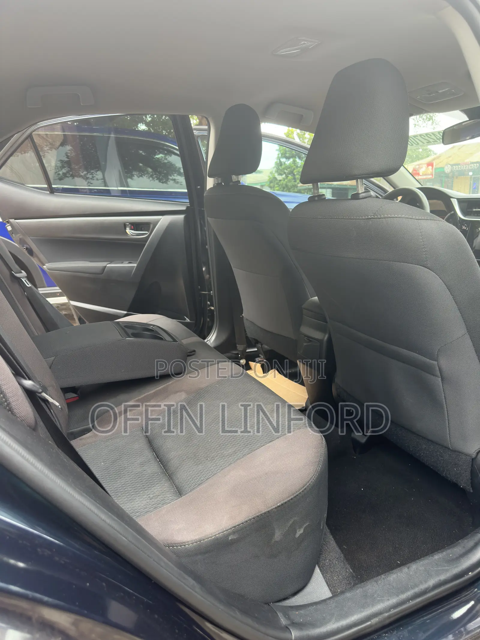 Toyota Corolla LE 4dr Sedan (1.8L 4cyl CVT) 2017 Pearl