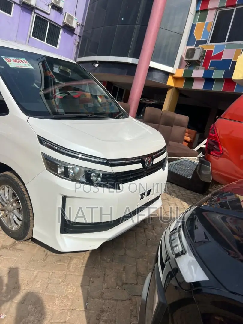 Toyota Voxy 2015 White