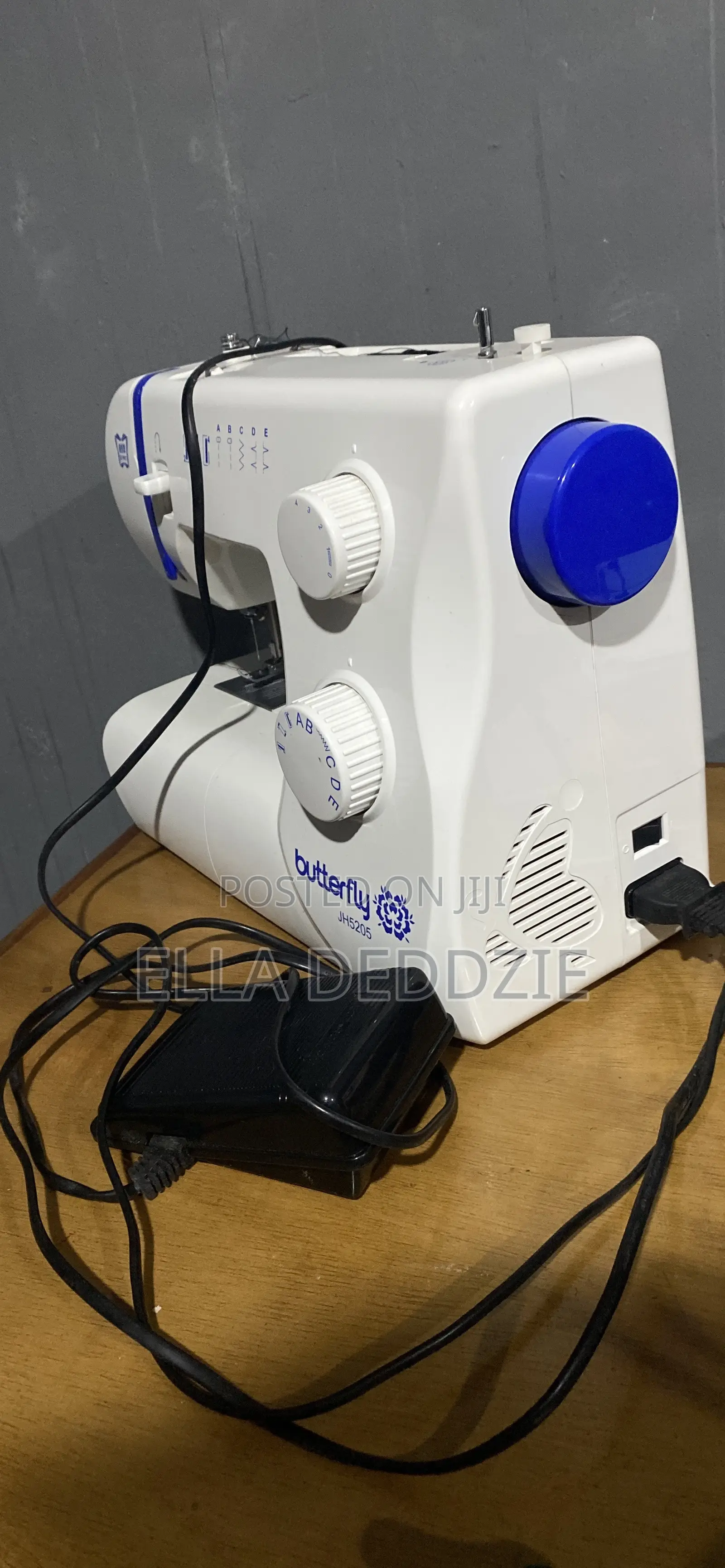 Slightly Used Electric Sewing Machine – Excellent Condition