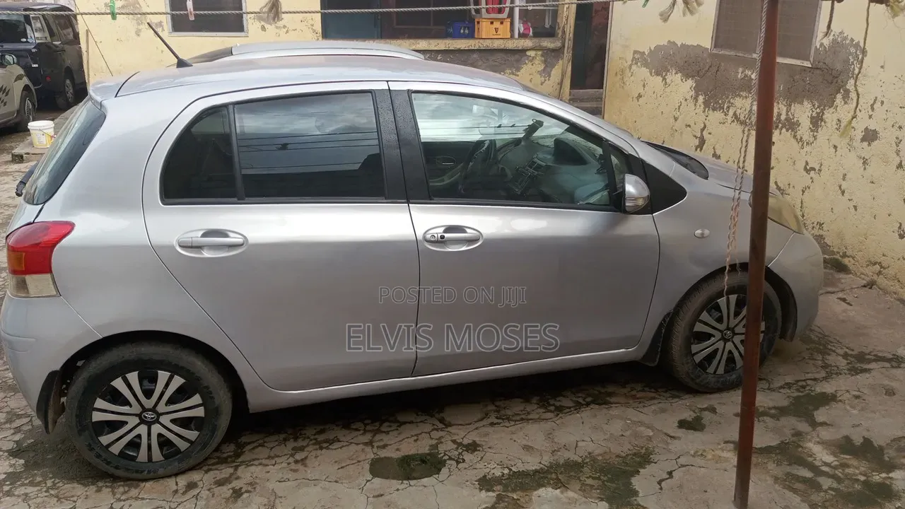 Toyota Vitz 2010 Gray