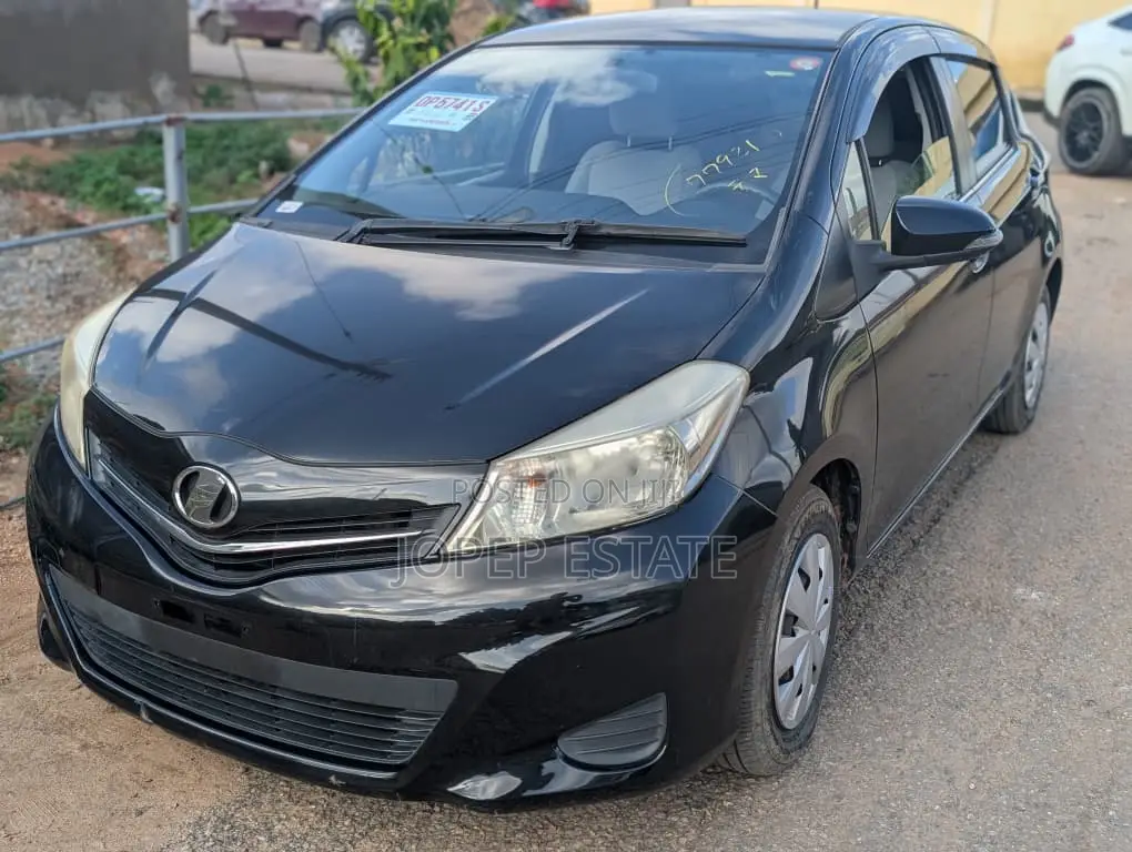 Toyota Vitz 1.3 AWD 3dr 2012 Black