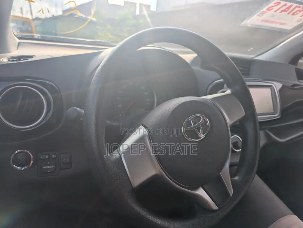 Toyota Vitz 1.3 AWD 3dr 2012 Black