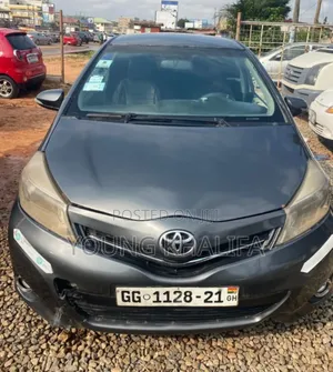 Toyota Vitz 2012 Gray