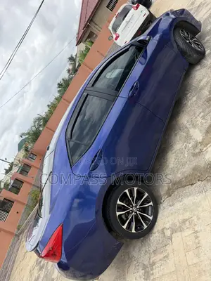 Toyota Corolla SE (1.8L 4cyl 6M) 2018 Blue