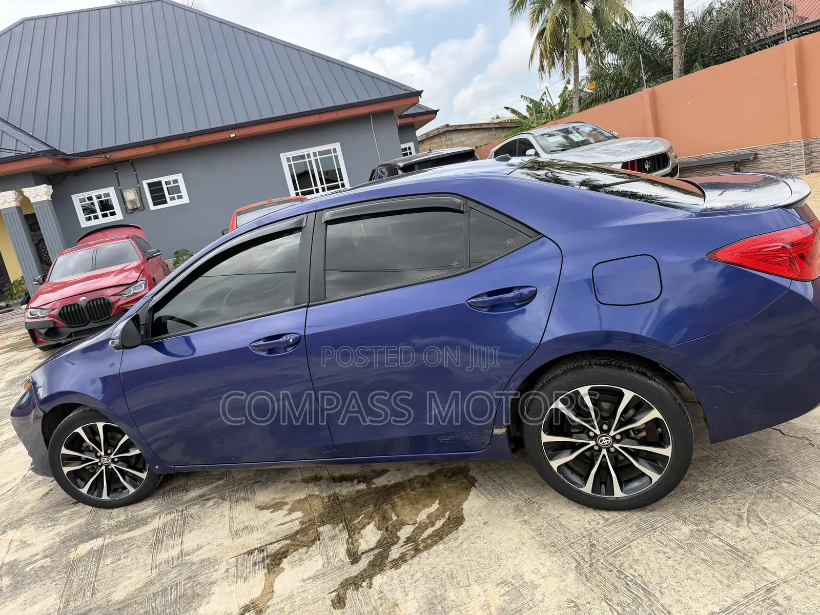 Toyota Corolla SE (1.8L 4cyl 6M) 2018 Blue