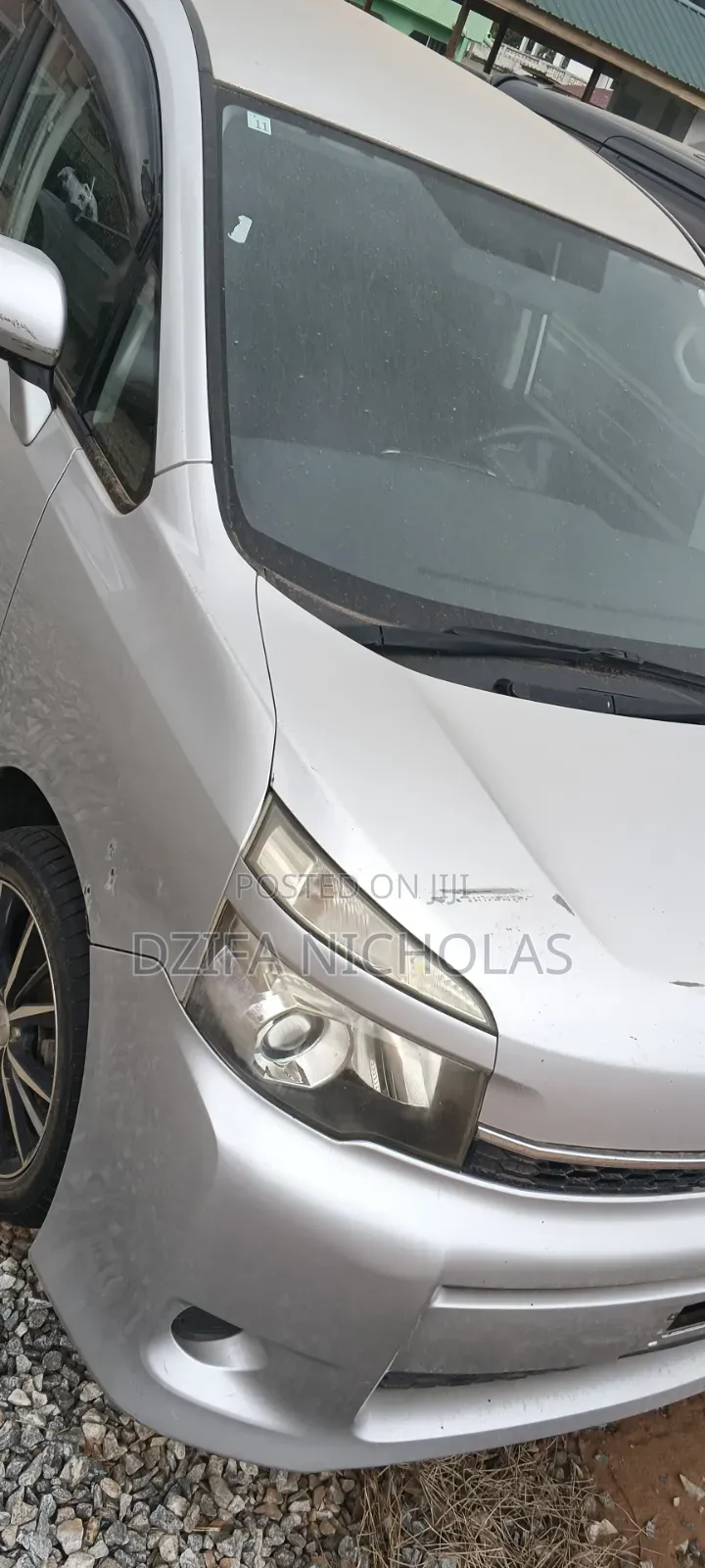 Toyota Grand HiAce 2010 Silver