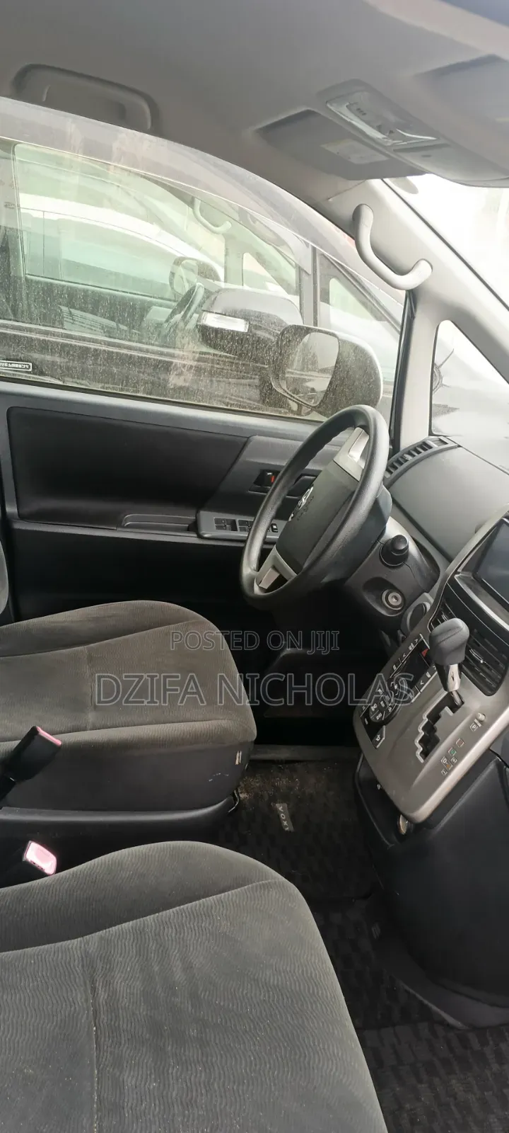 Toyota Grand HiAce 2010 Silver