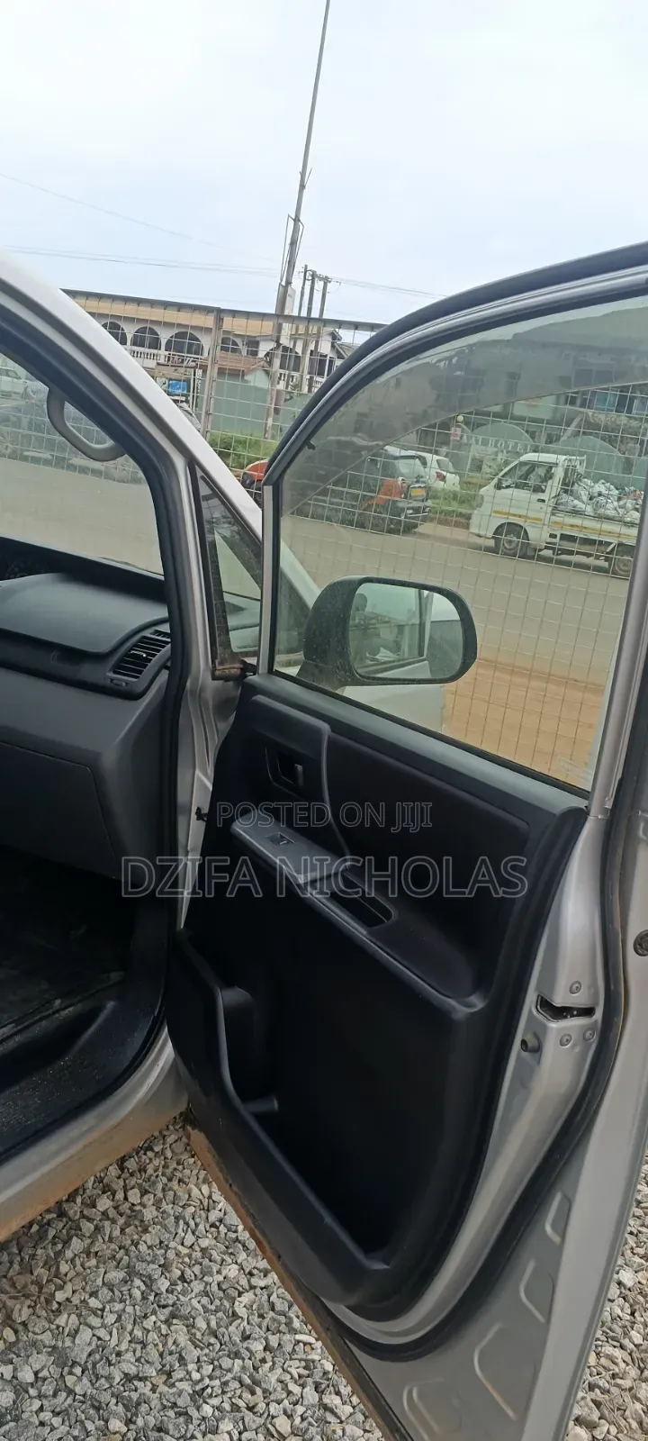 Toyota Grand HiAce 2010 Silver