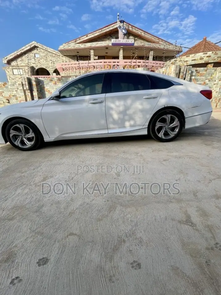 Honda Accord EX (1.5L 4cyl Turbo CVT) 2019 White