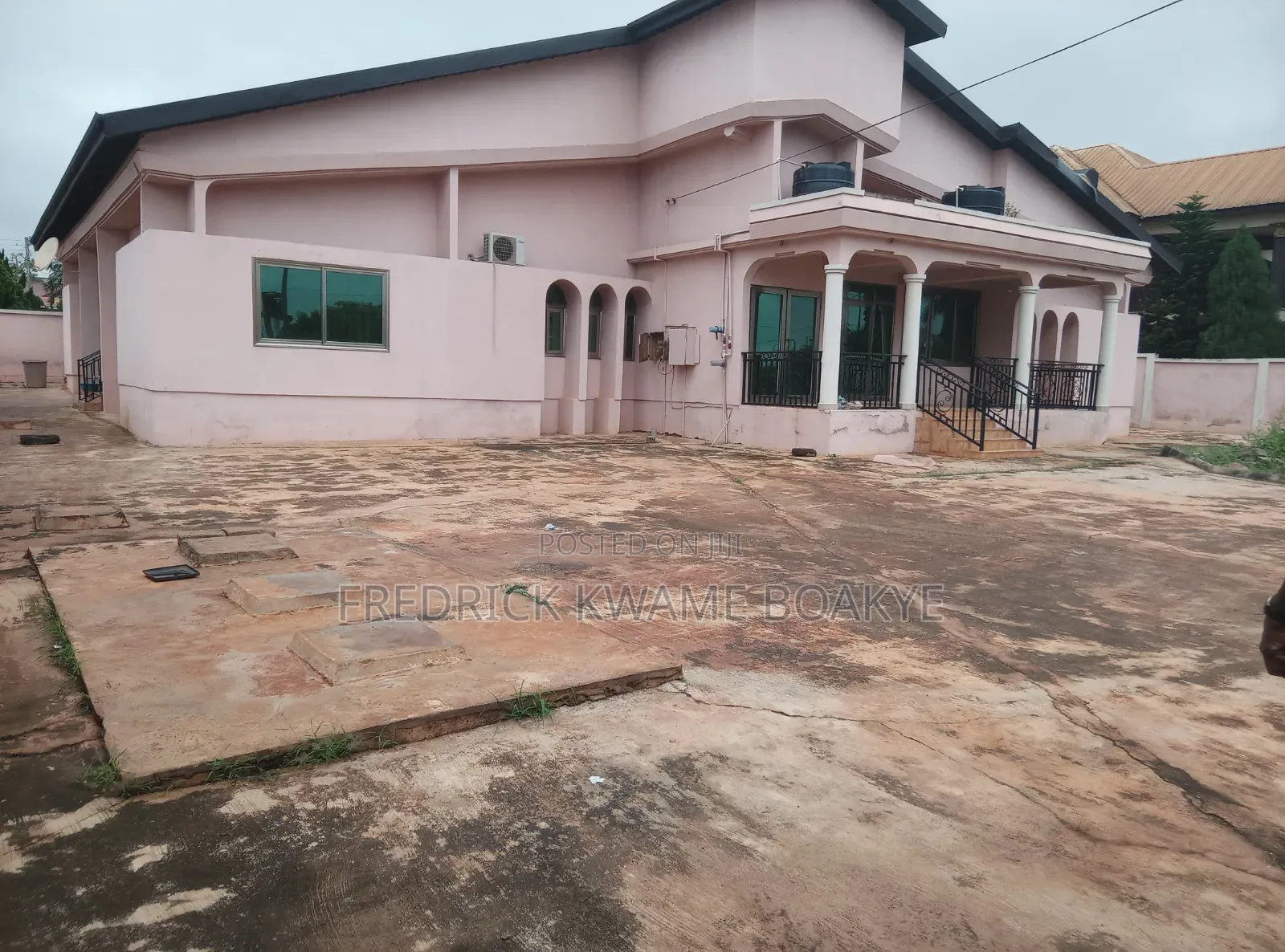 6bdrm House in Brother K Estate, Kumasi Metropolitan for sale