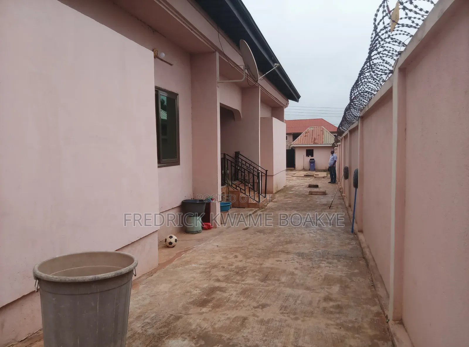 6bdrm House in Brother K Estate, Kumasi Metropolitan for sale