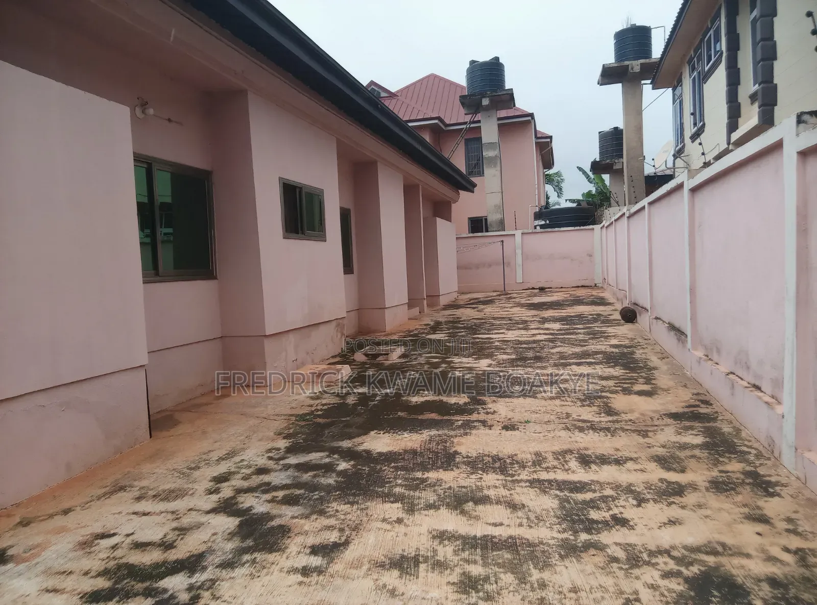 6bdrm House in Brother K Estate, Kumasi Metropolitan for sale